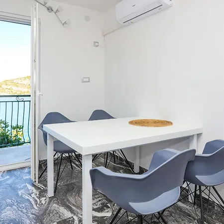 Apartamento By The Sea Razanj, - 24569 Rogoznica (Sibenik-Knin)